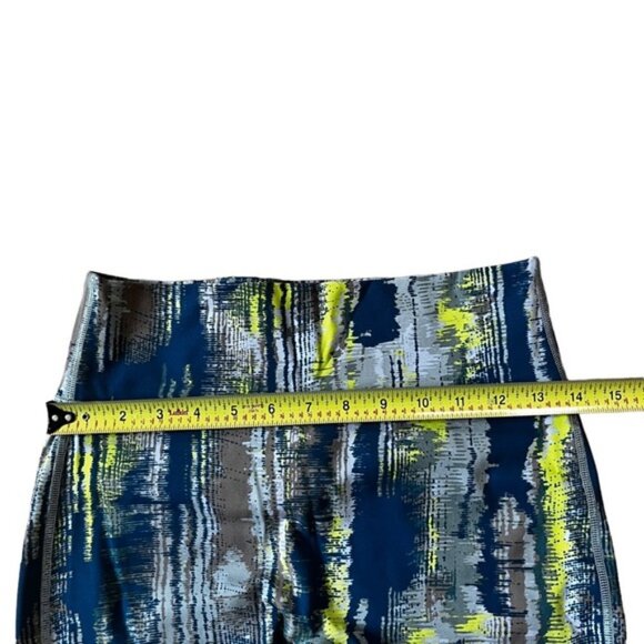 Trinity Motion365 High Waisted Capri Legging - Picture 6 of 8